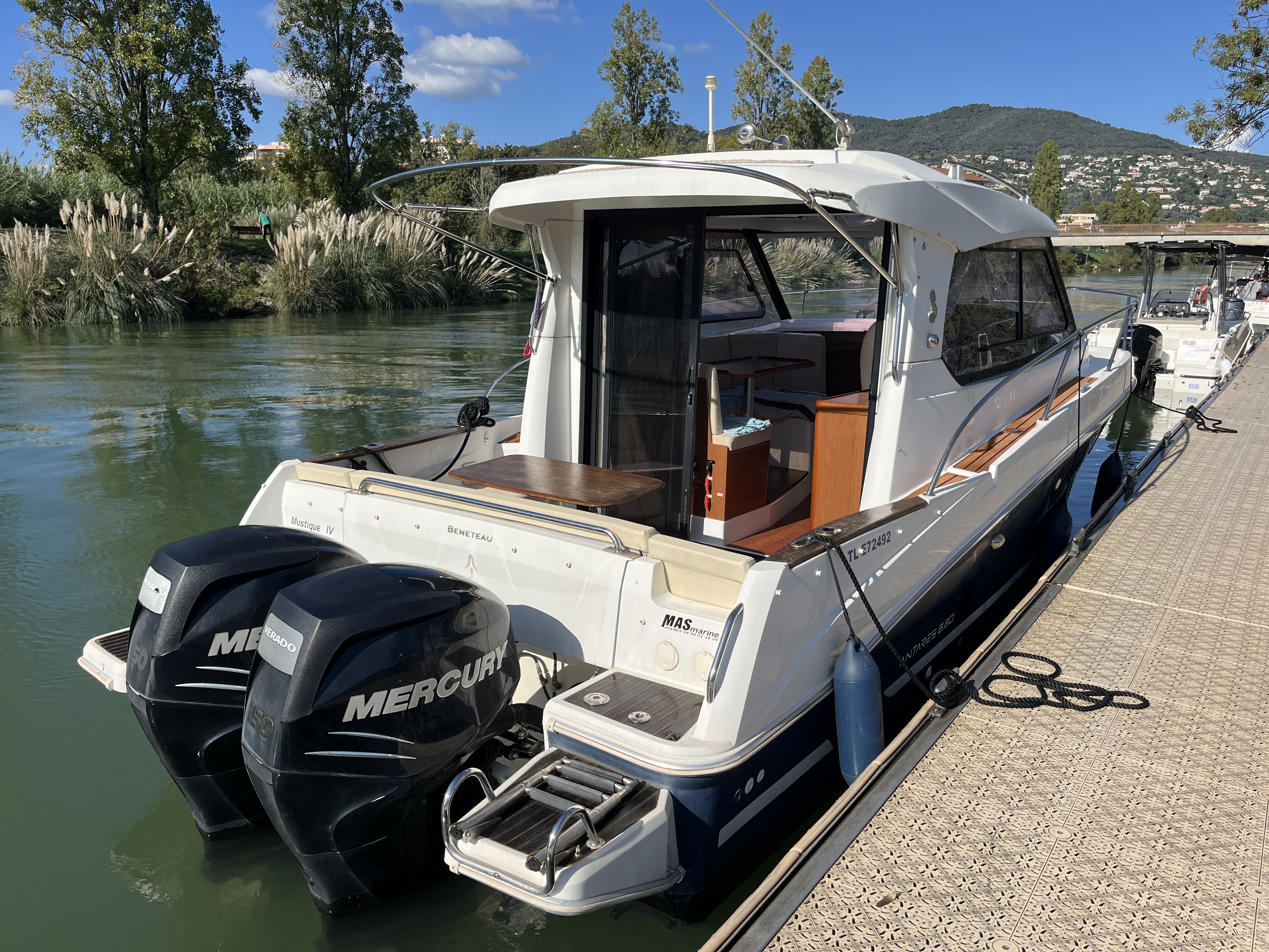 slider 0 Beneteau Antares 880